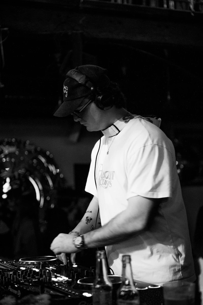 Tom Wine DJ set clubbing Deep Tech House